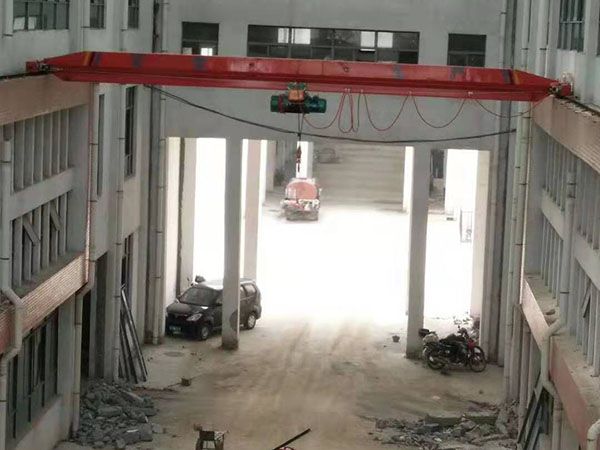 Electric single beam crane