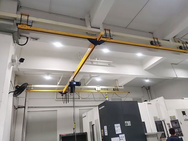 Flexible suspension crane