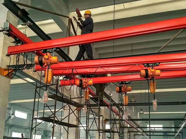 Flexible suspension crane